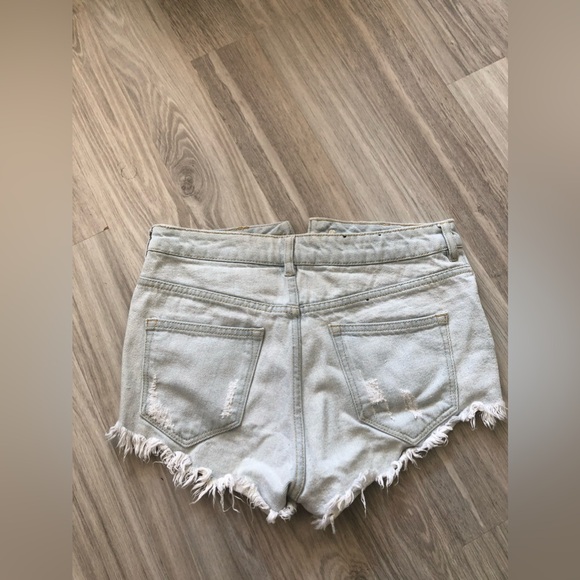 H&M Shorts - Picture 3 of 3